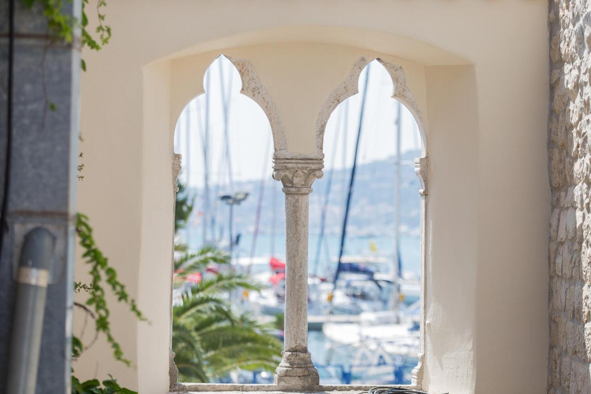 Bifora Heritage Hotel Trogir Bagian luar foto