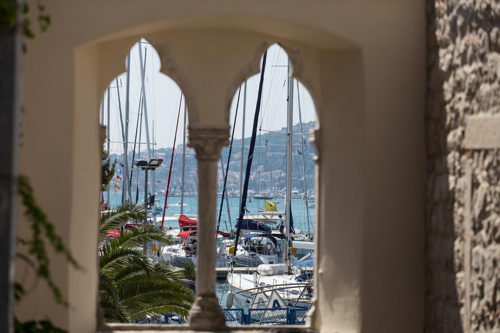 Bifora Heritage Hotel Trogir Bagian luar foto